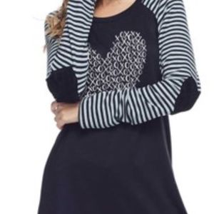 XOXO Hearts Graphic Top